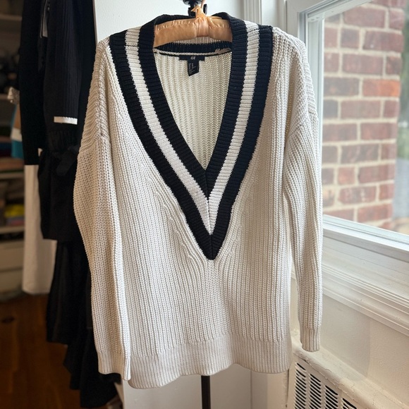 H&M Sweaters - H&M V-Neck Sweater in White and Black